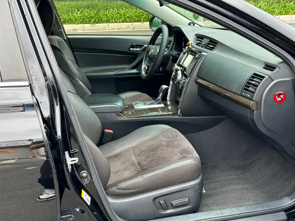 Toyota Reiz 2013 2.5V