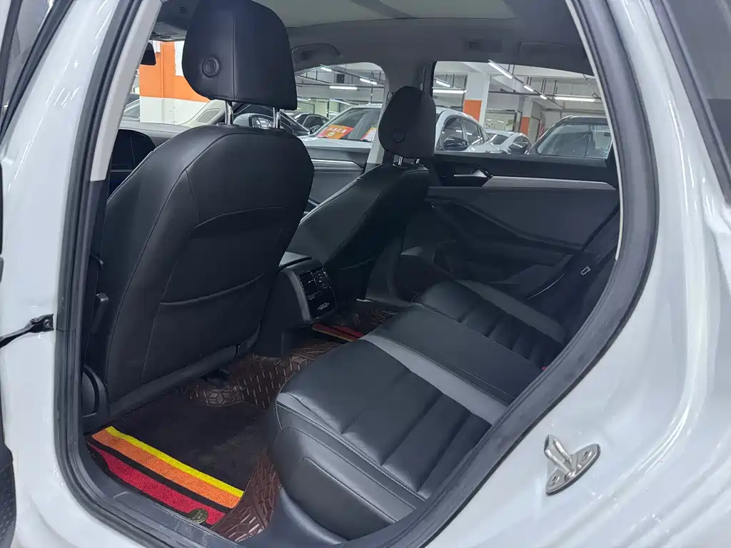 Volkswagen Sagitar 2021 280TSI DSG 30