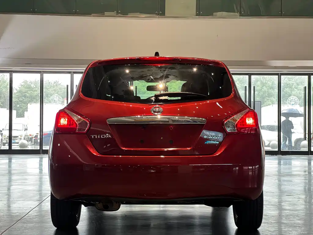 Nissan Tiida — миниатюра 8