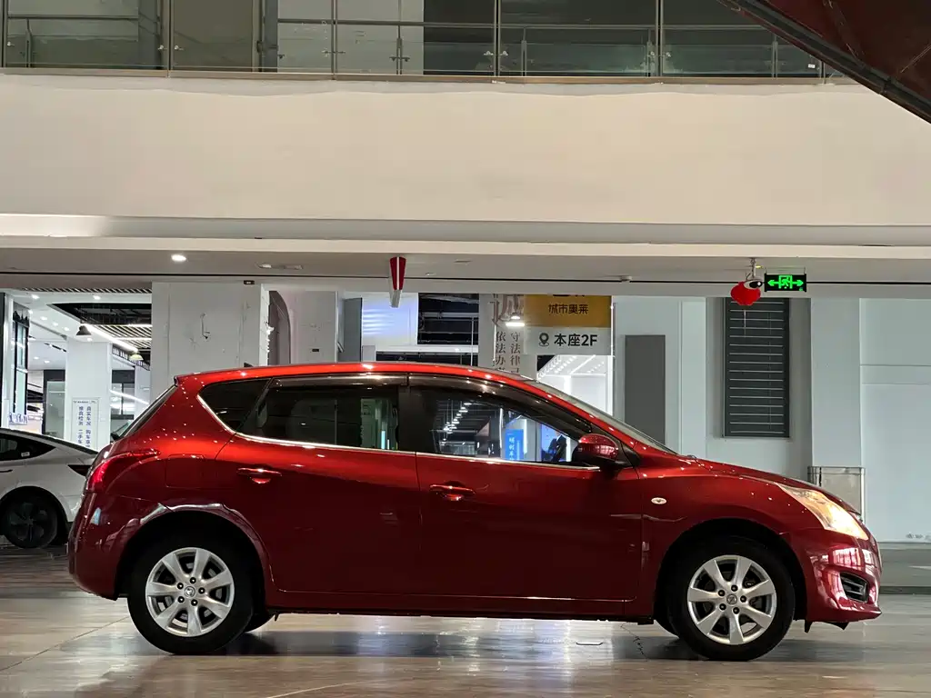 Nissan Tiida — миниатюра 23