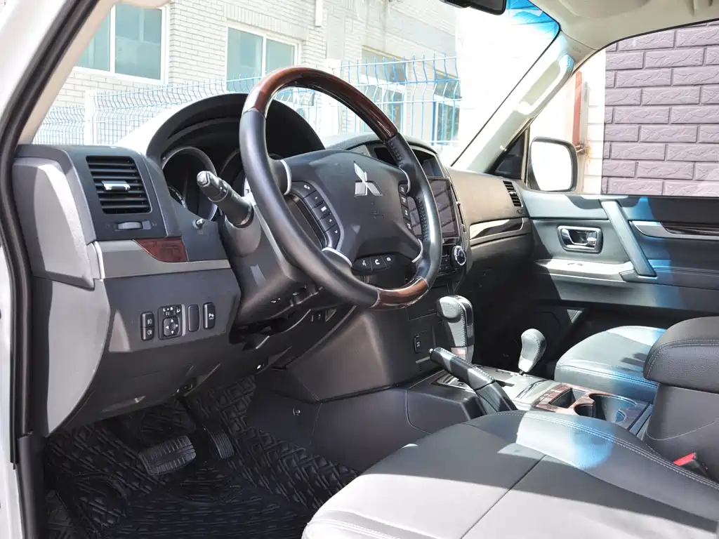 Mitsubishi V97 2019 3.8L GLS