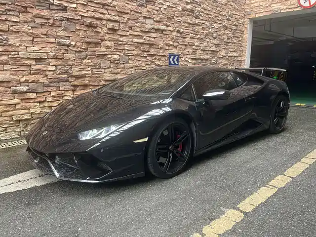 LAMBORGHINI HURACÁN 2017