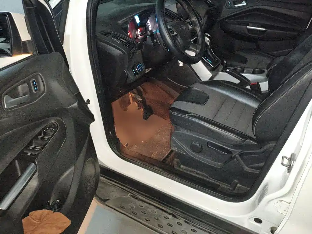 Ford Kuga — миниатюра 17
