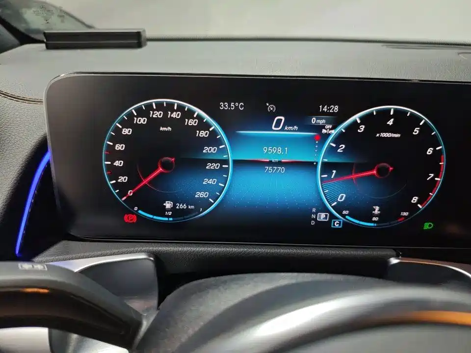 Mercedes-Benz GLB — миниатюра 2