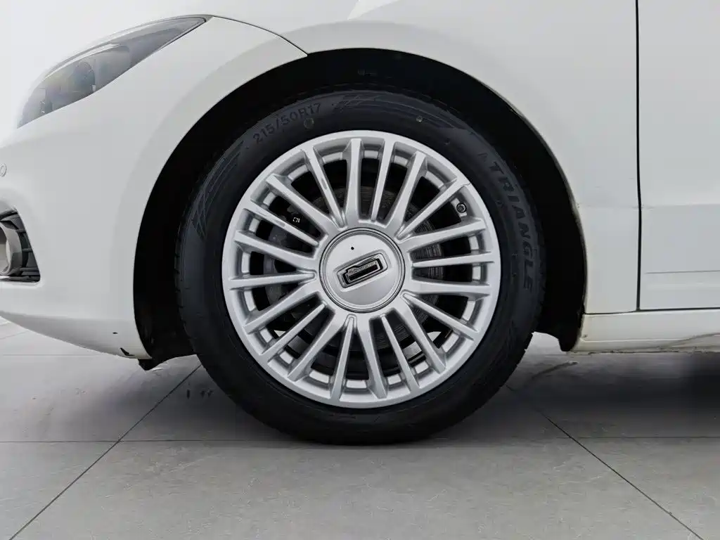 Qoros Qoros 3 — миниатюра 17