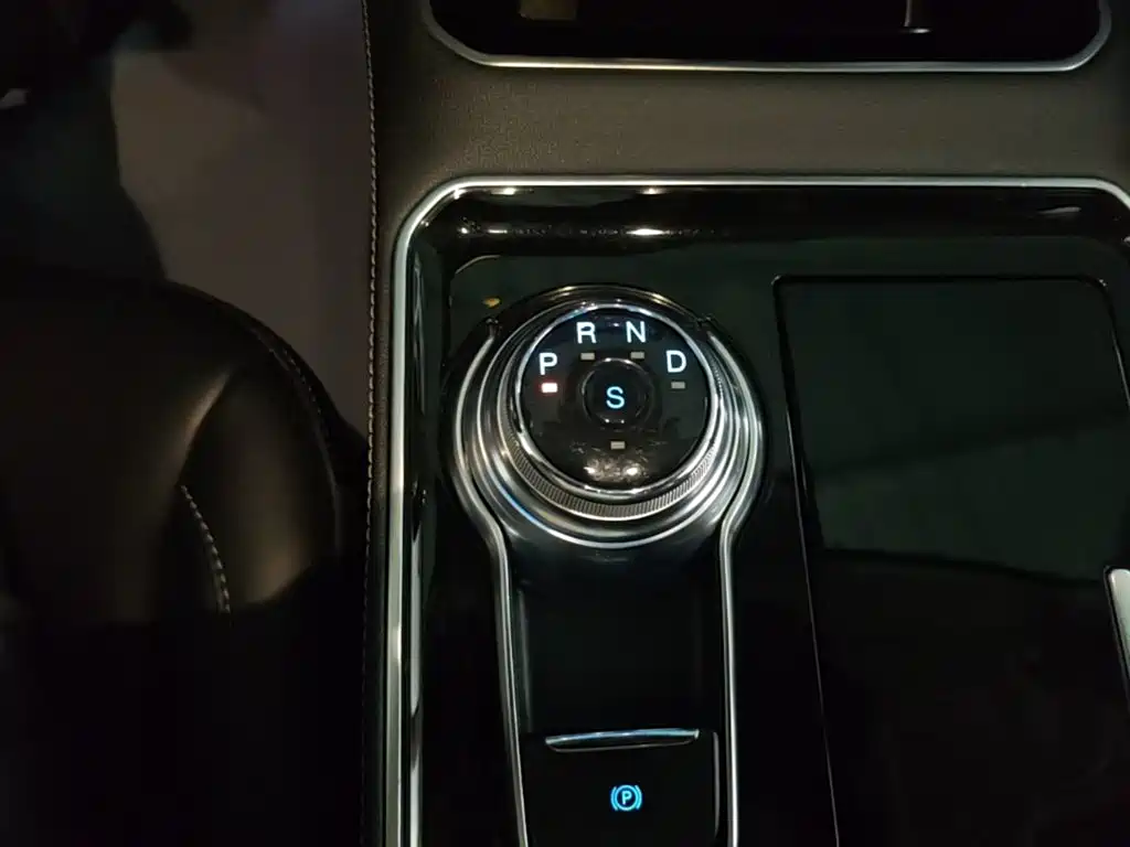 Ford Edge — миниатюра 14