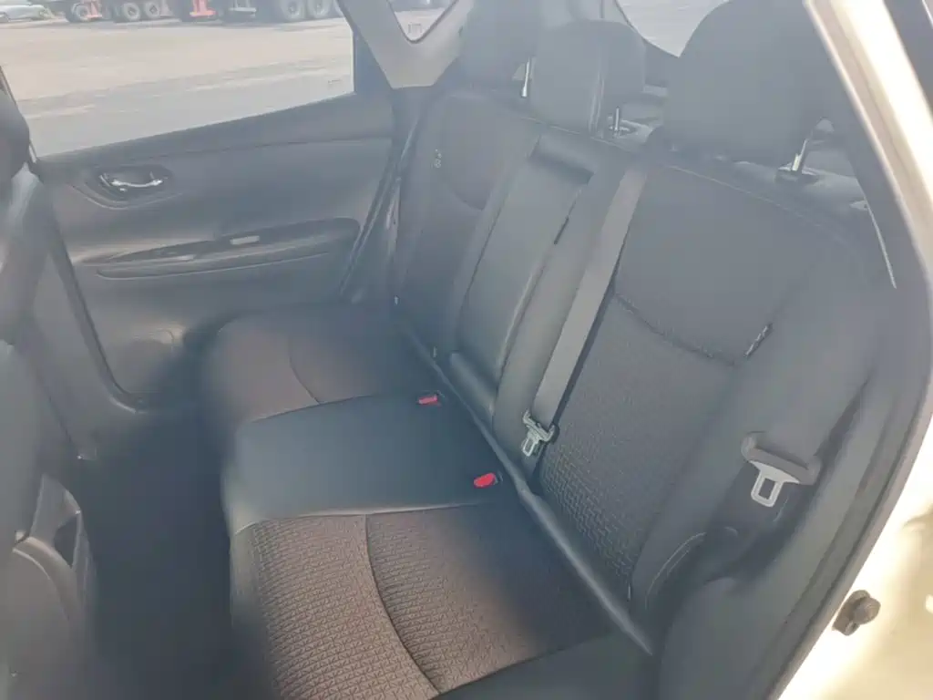 Nissan Tiida — миниатюра 17