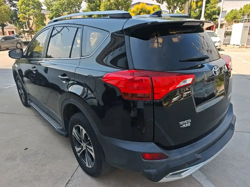 Toyota RAV4 — миниатюра 5