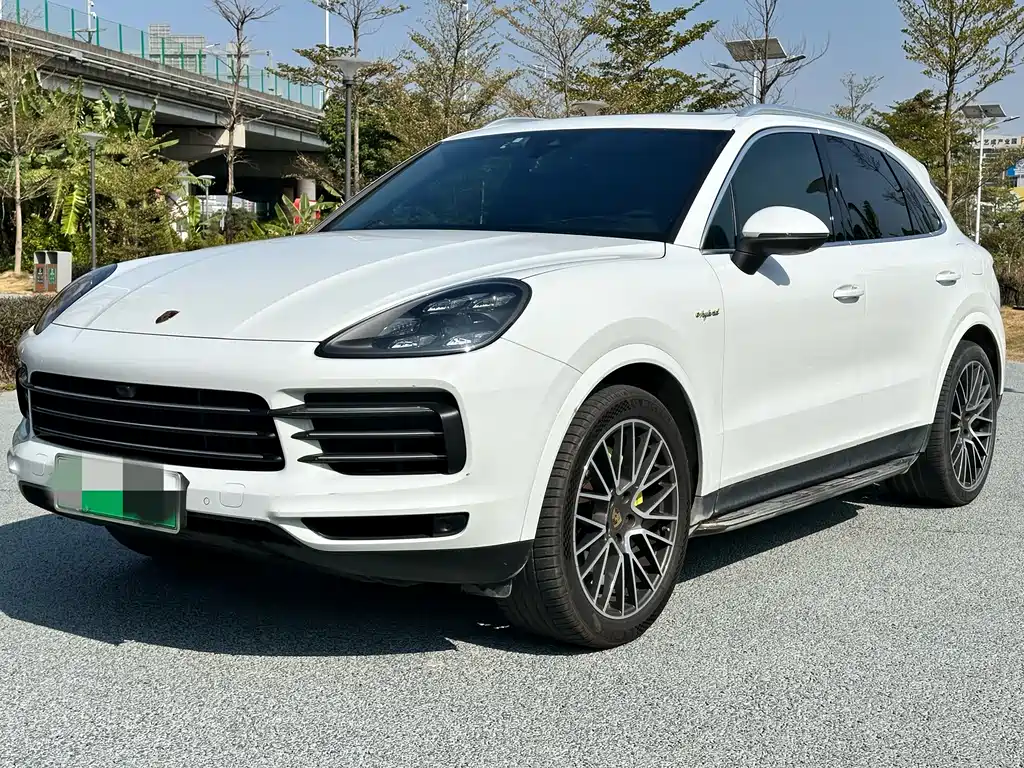 Porsche Cayenne Hybrid 2021