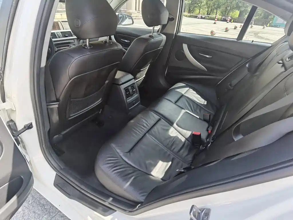 BMW 3 Series — миниатюра 12