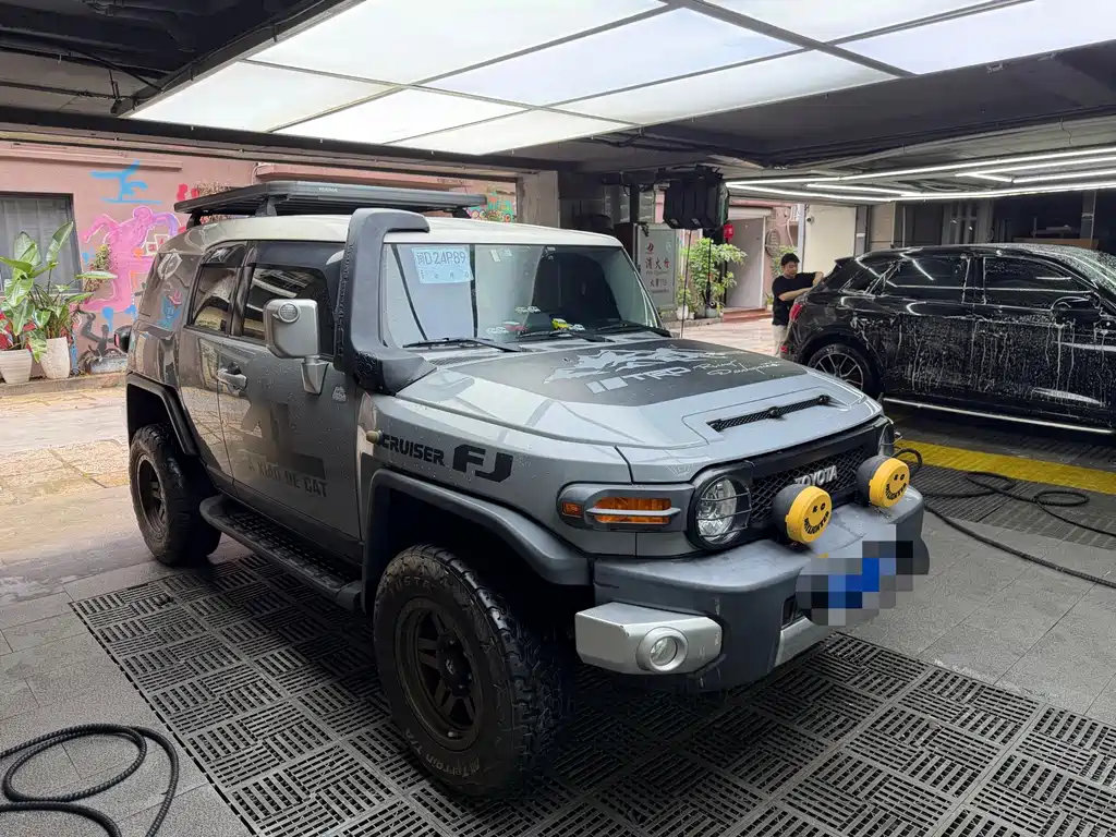Toyota FJ Cruiser — миниатюра 3