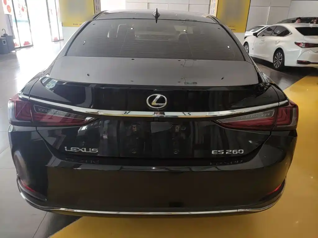 Lexus ES — миниатюра 6