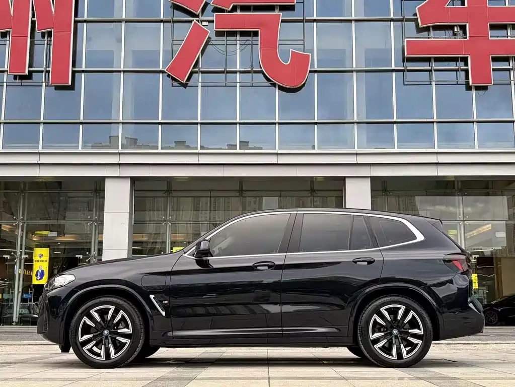 BMW iX3 — миниатюра 2