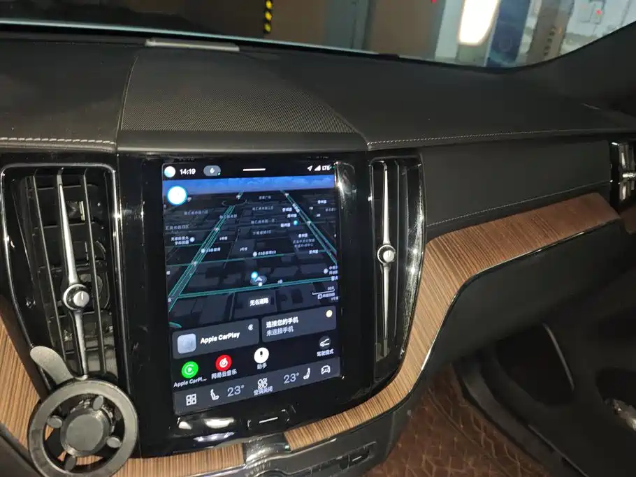 Volvo XC60 PHEV — миниатюра 13