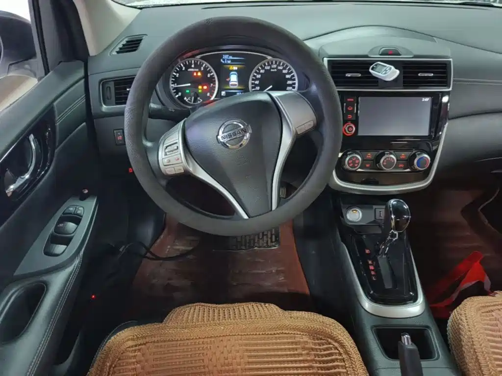 Nissan Tiida — миниатюра 11