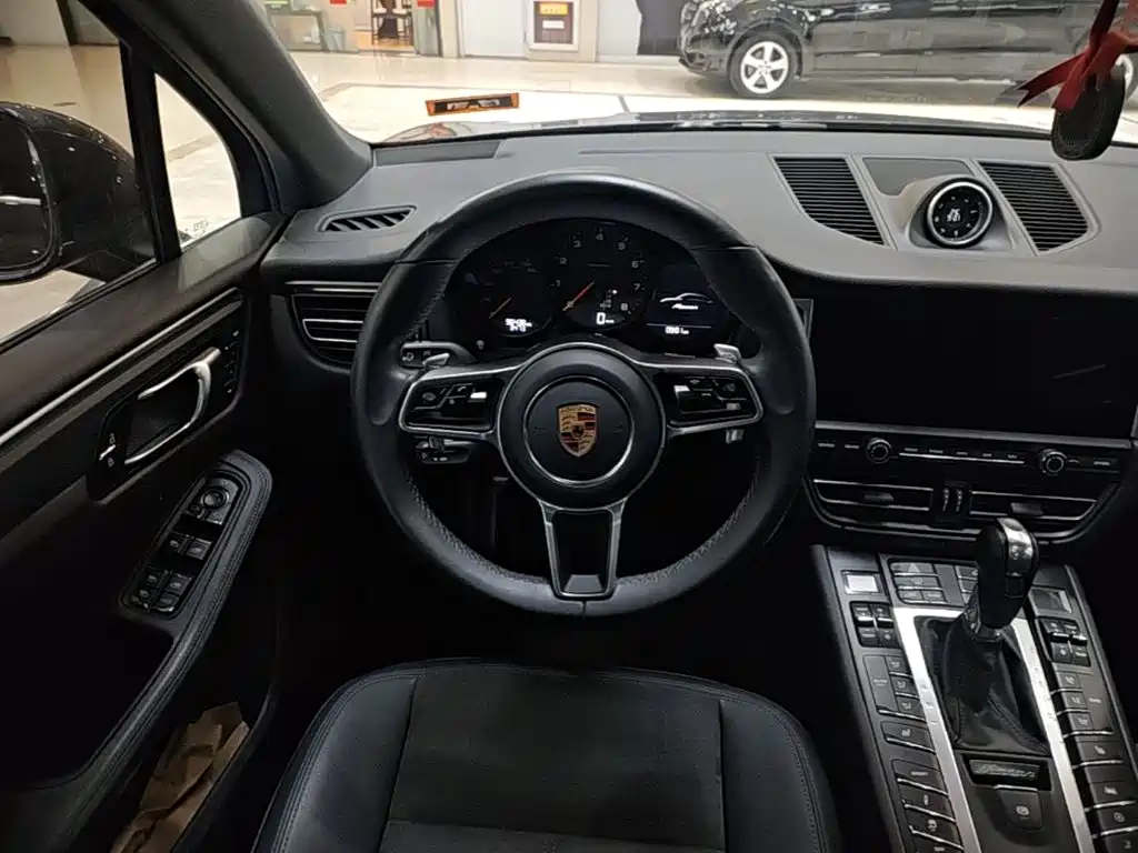 Porsche Macan — миниатюра 11
