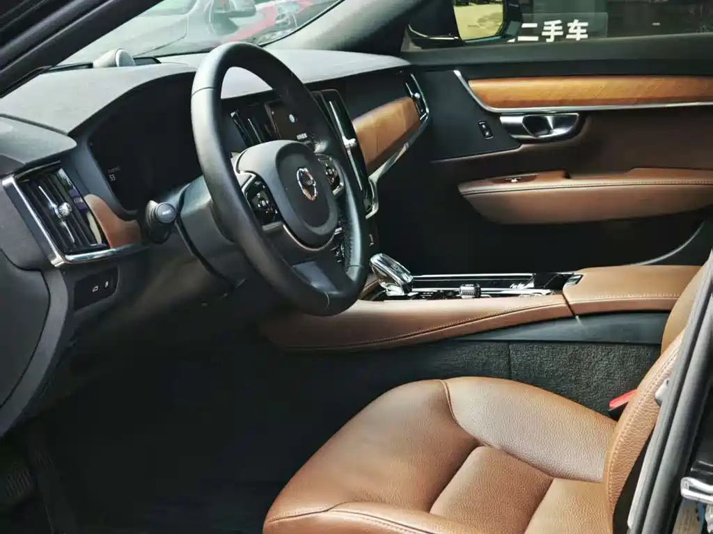 Volvo S90 PHEV — миниатюра 7