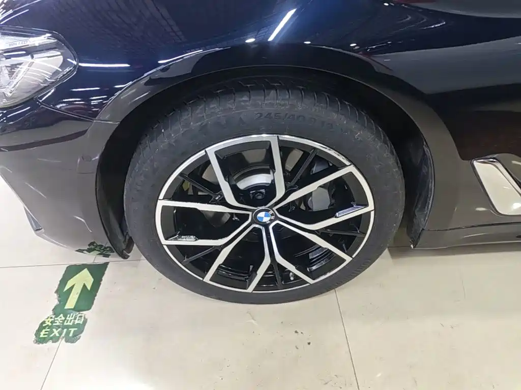 BMW 5 Series — миниатюра 23