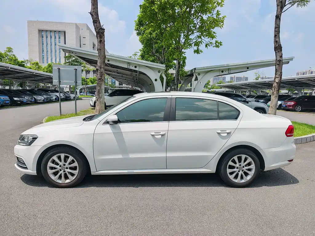 Volkswagen Lavida — миниатюра 4