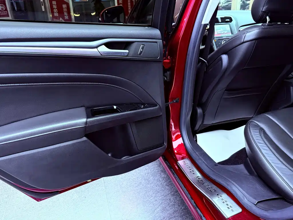 Ford Mondeo — миниатюра 8