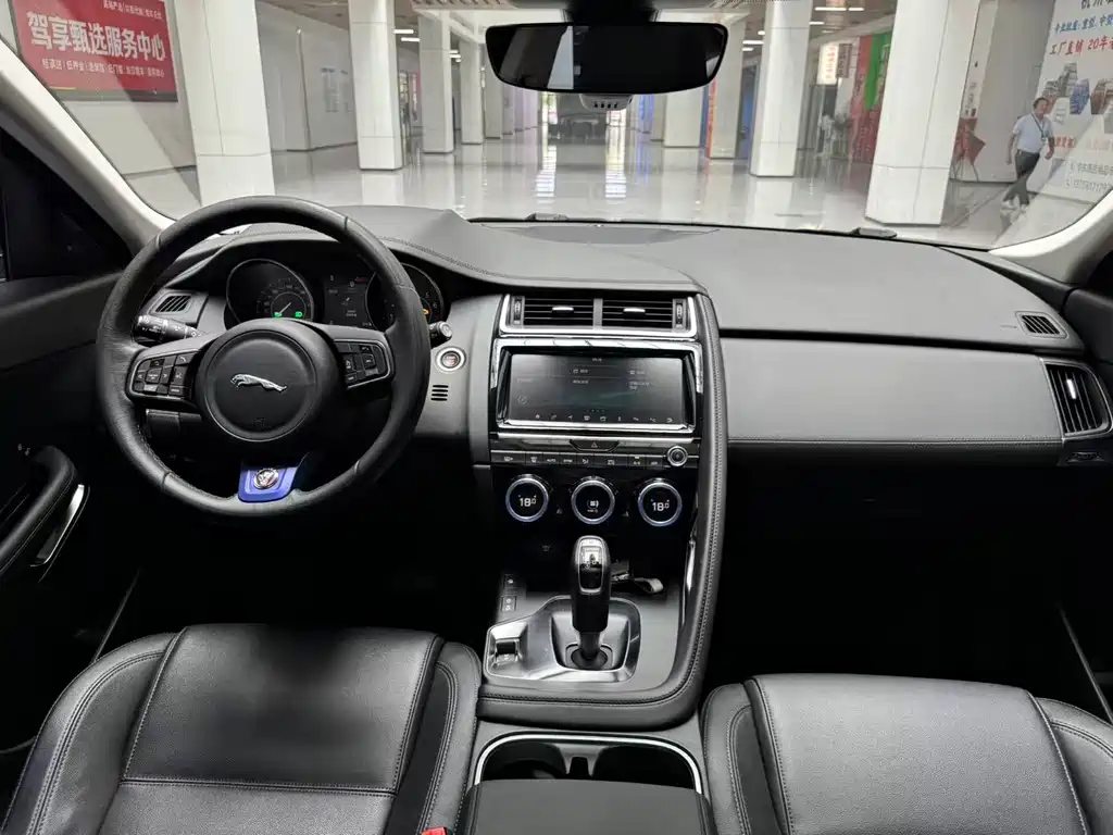 Jaguar E-PACE — миниатюра 14