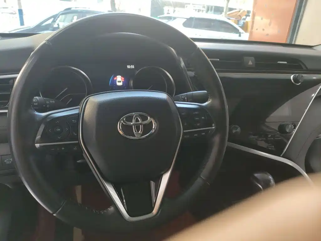 Toyota Camry — миниатюра 3