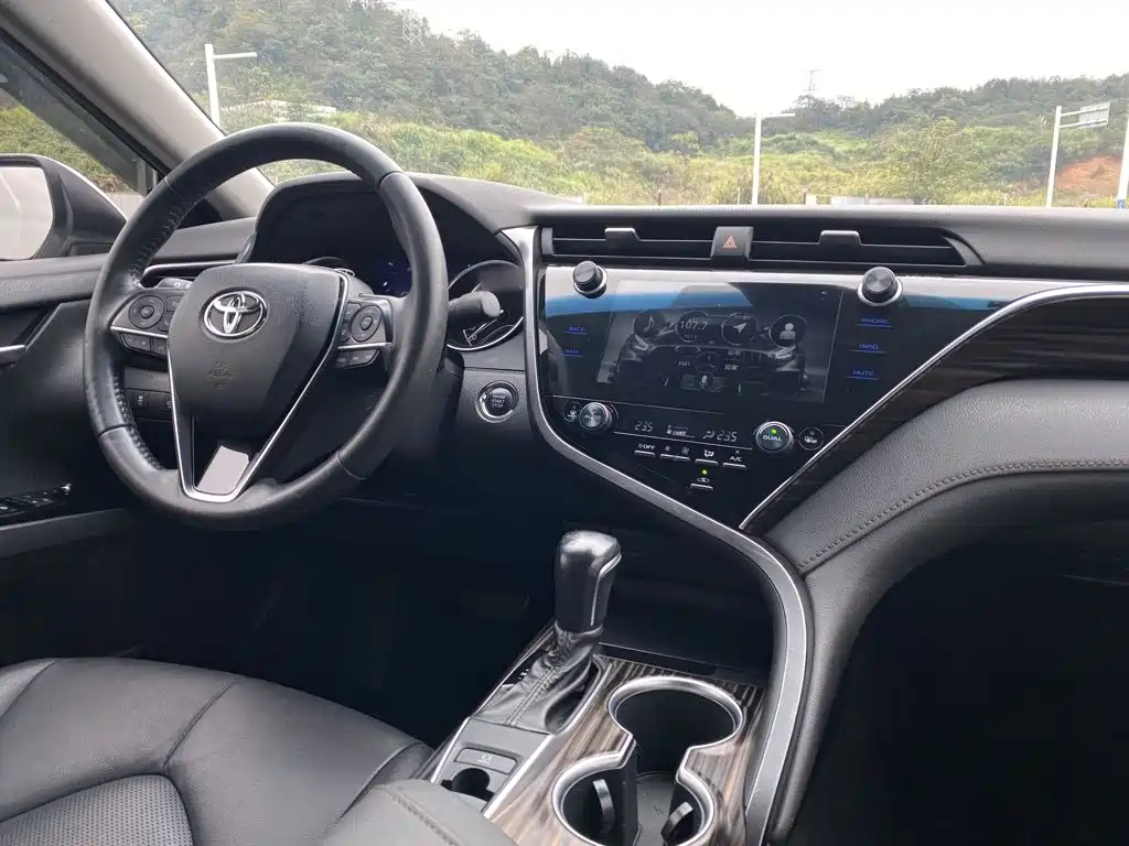 Toyota Camry — миниатюра 11
