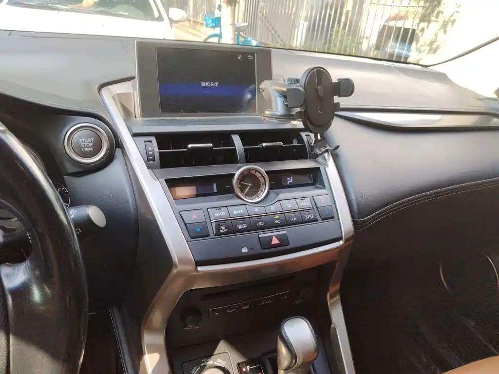 Lexus NX — миниатюра 6
