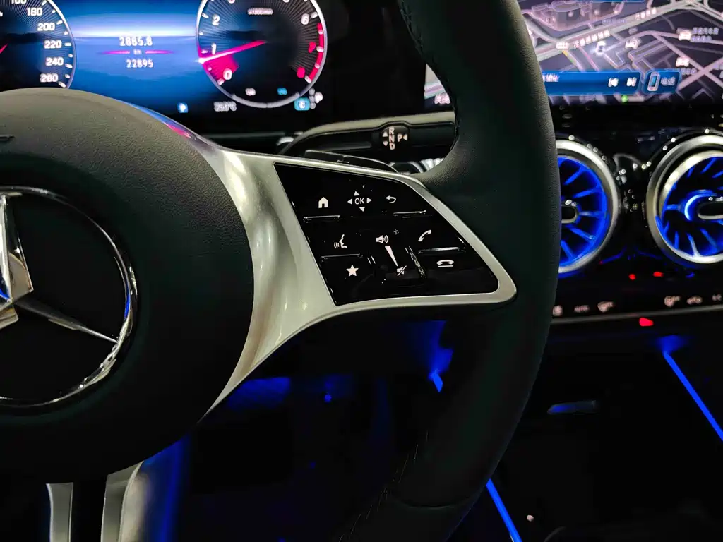 Mercedes-Benz GLB — миниатюра 17