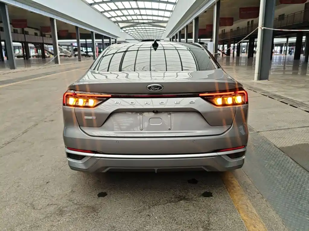 Ford Mondeo — миниатюра 6