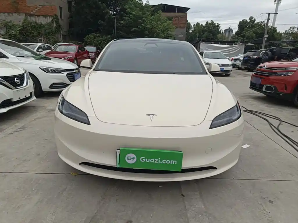 Tesla Model 3 — миниатюра 3