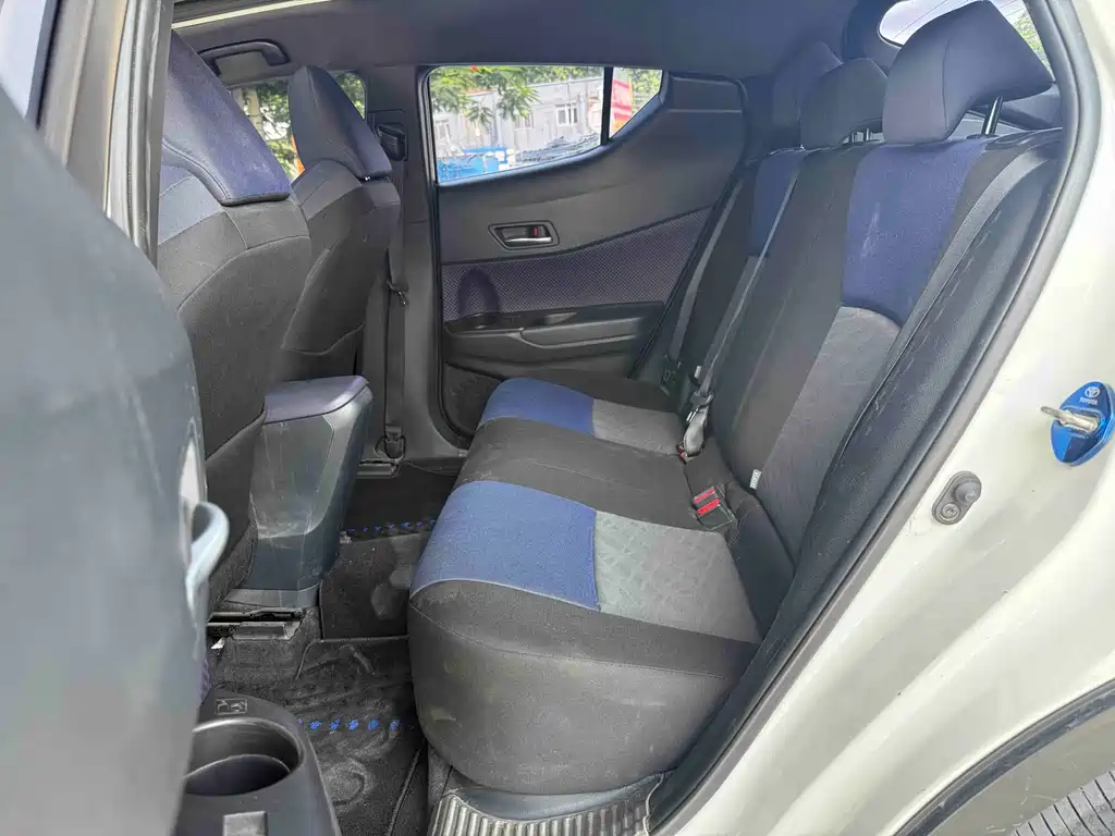 Toyota C-HR EV - фото 6