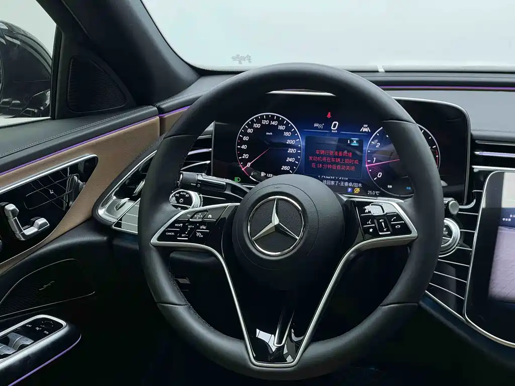 Mercedes-Benz E-Class — миниатюра 5
