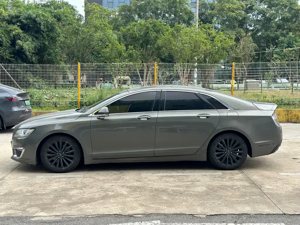 Lincoln MKZ — миниатюра 9