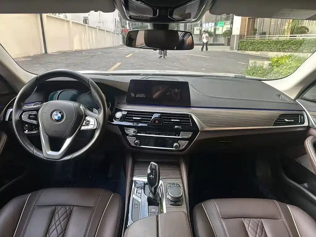 BMW 5 Series — миниатюра 14