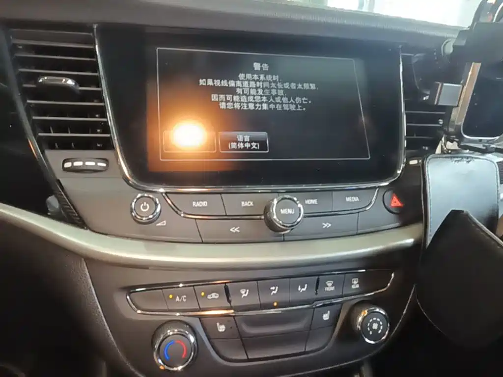 Buick Verano — миниатюра 13