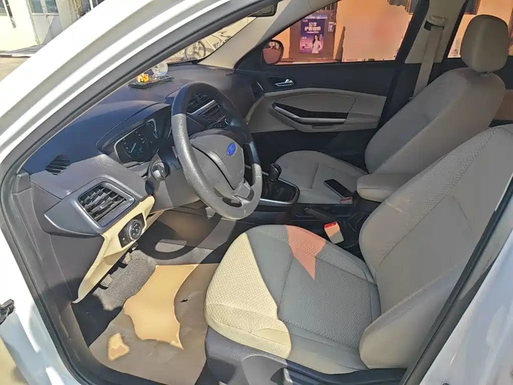 Ford Escort — миниатюра 15