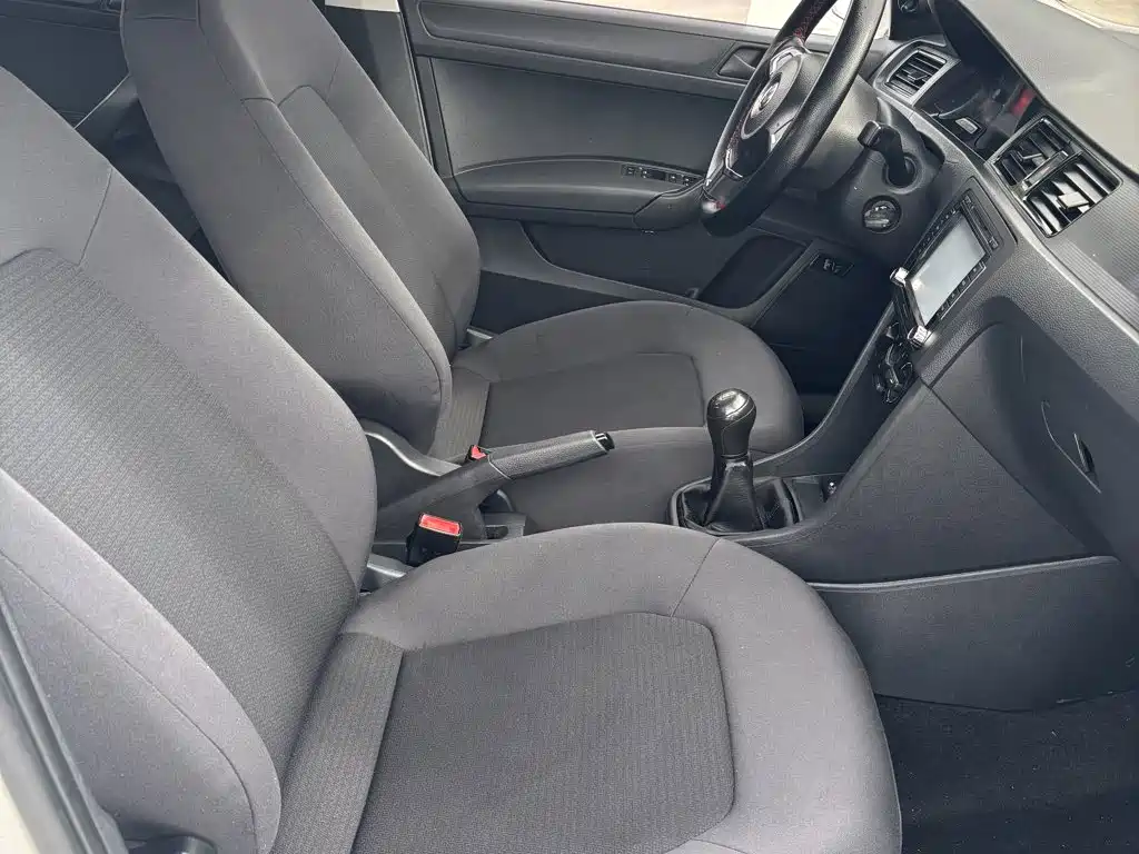 Volkswagen Jetta — миниатюра 12