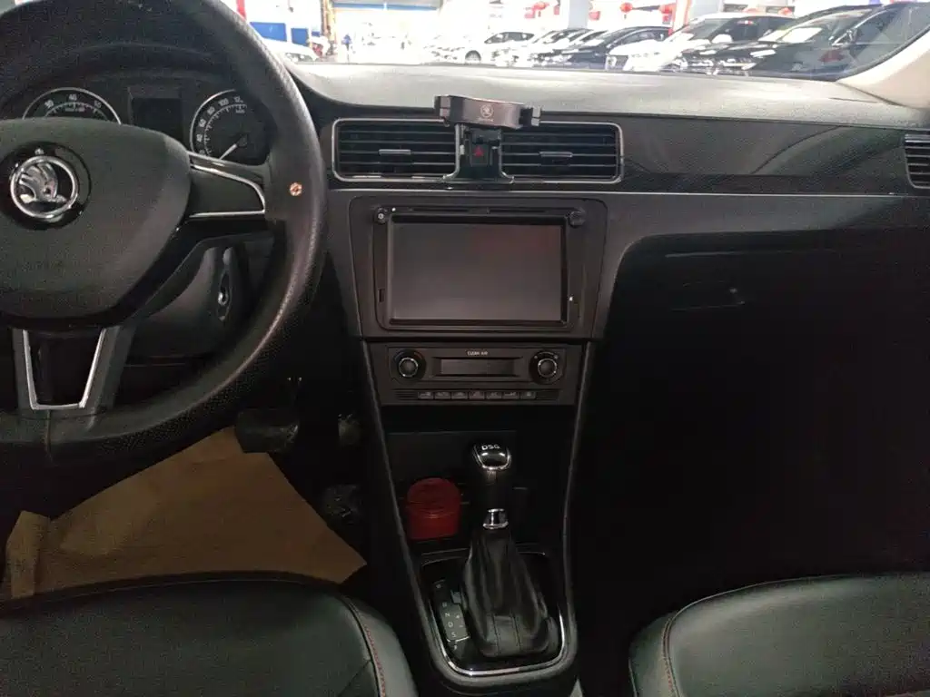 Skoda Rapid Spaceback — миниатюра 13