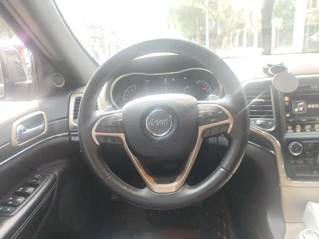 Jeep Grand Cherokee (Import) — миниатюра 11