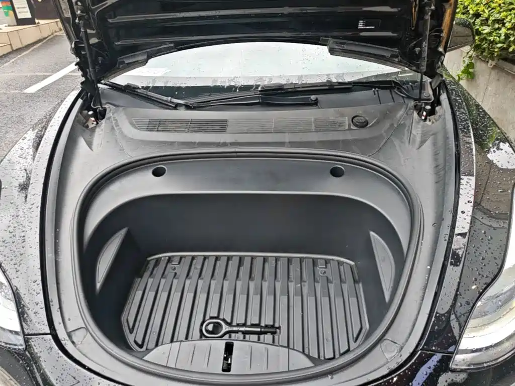Tesla Model 3 — миниатюра 20