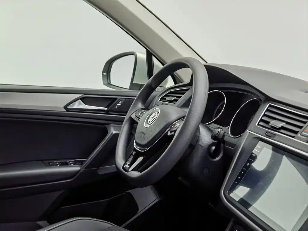 Volkswagen Tiguan L — миниатюра 22