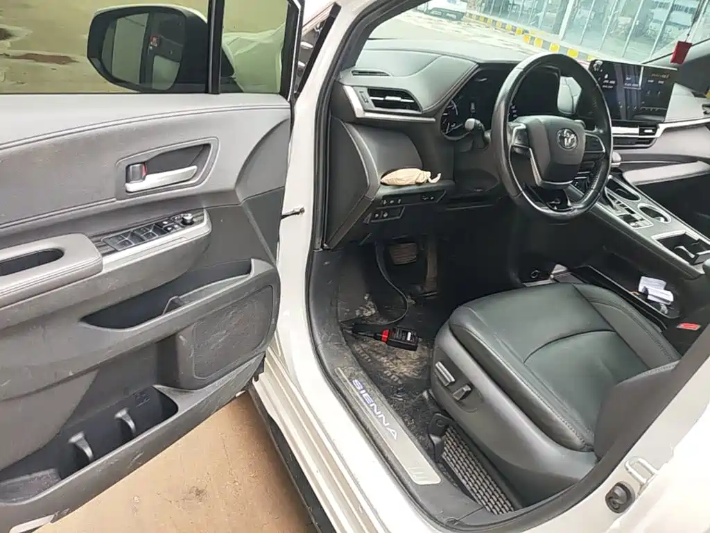 Toyota Sienna — миниатюра 16