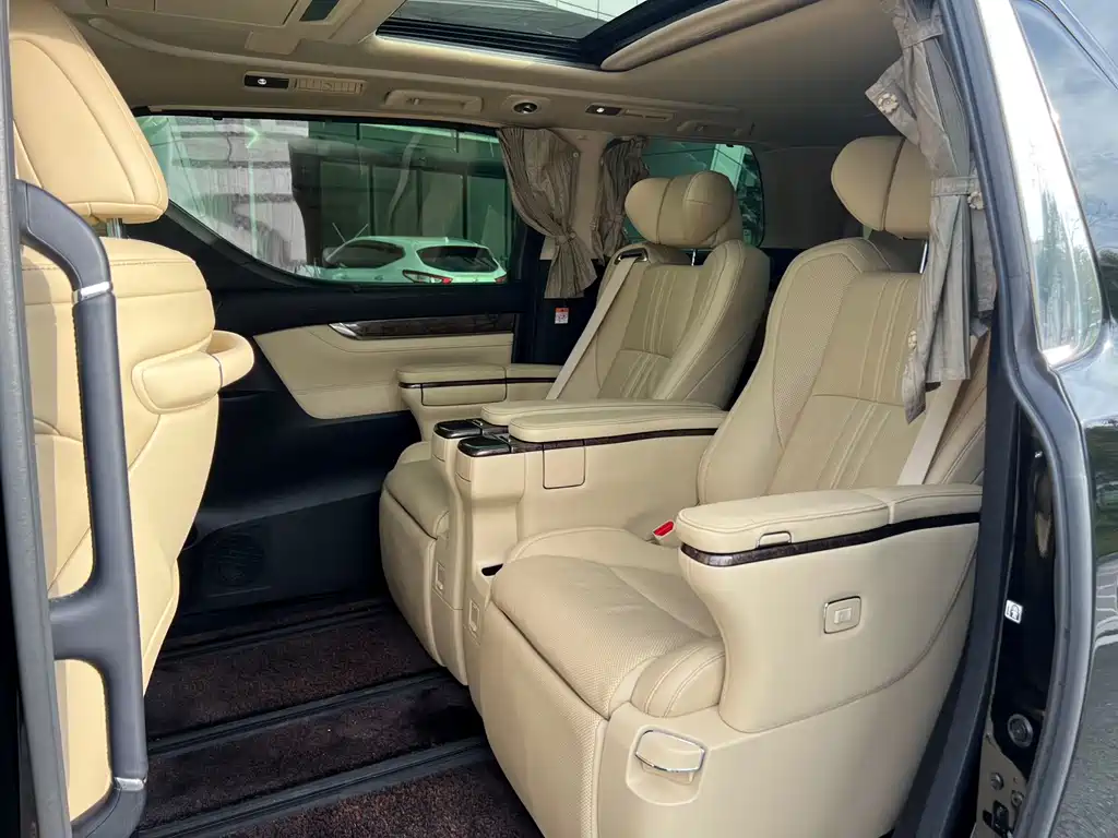Toyota Alphard — фотографии объявления, Фото 10