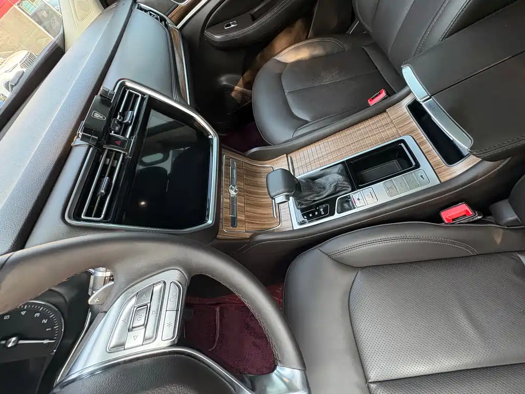 Roewe RX8 — миниатюра 8