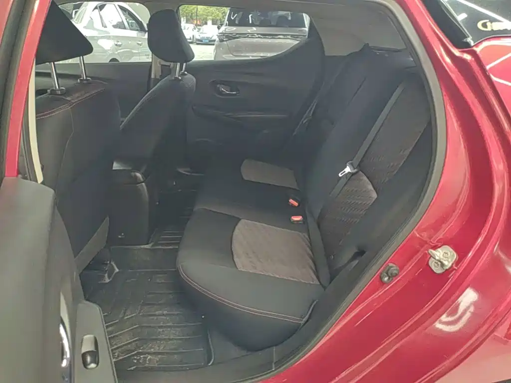 Nissan Bluebird — миниатюра 17