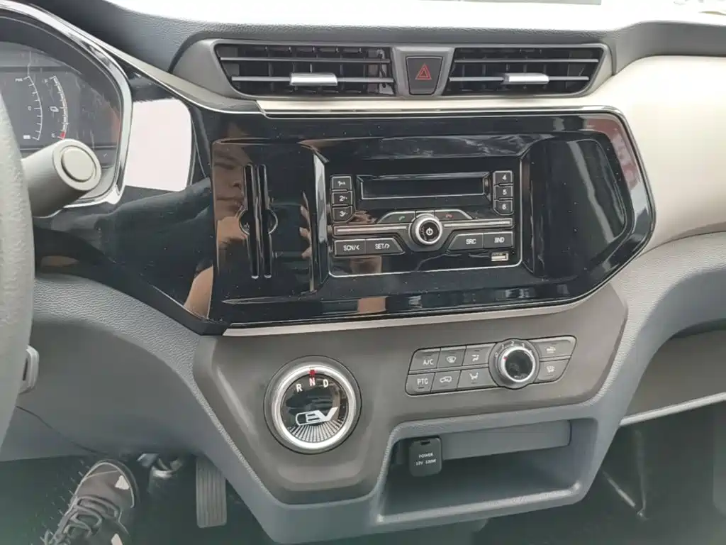 MAXUS EV30 — миниатюра 9