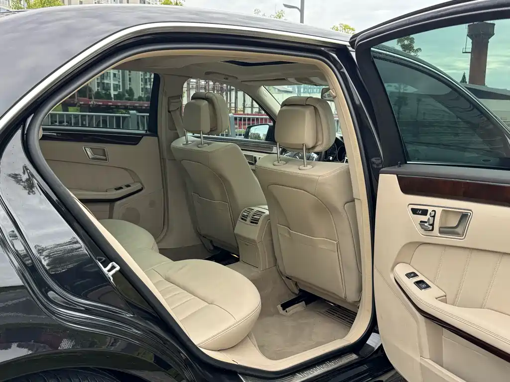 Mercedes-Benz E-Class — миниатюра 11
