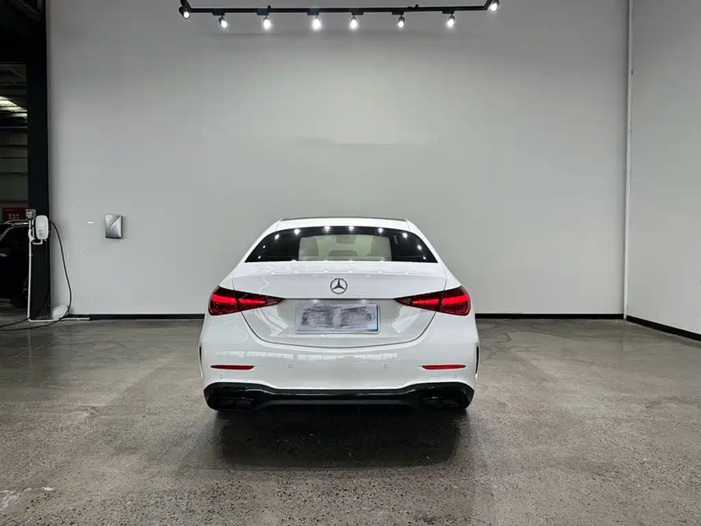 Mercedes-Benz C-Class — миниатюра 13