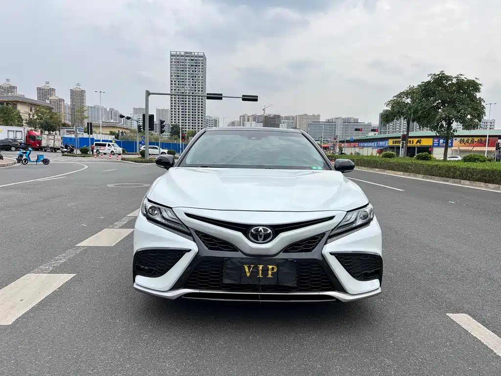 TOYOTA CAMRY